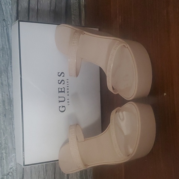 New never worn guess - Picture 1 of 4